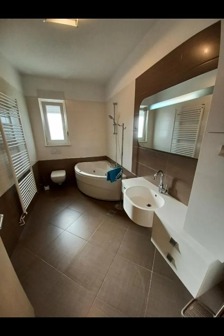 Lily Apartman Póla