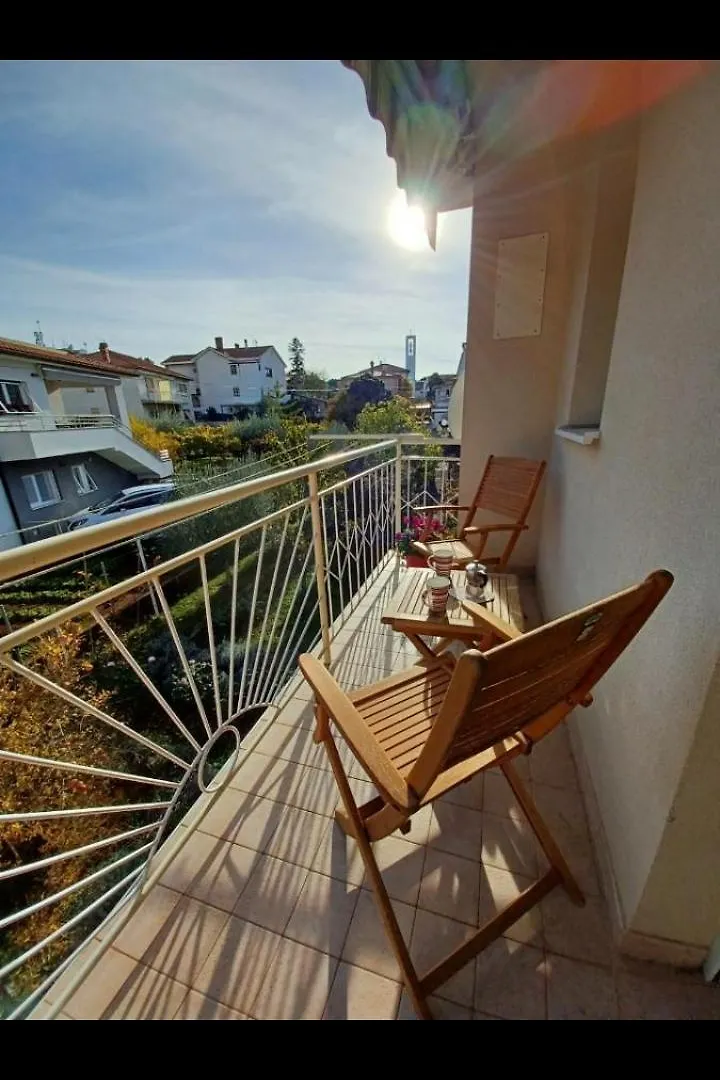 Lily Apartman Póla 0*,  Horvátország